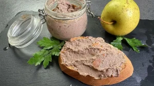 Paistettu maksa- ja paistetulla valkosipulilla – kermainen, sopii erinomaisesti voileipiin.