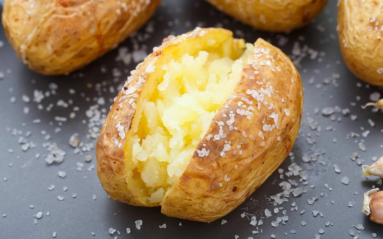 Valmistamme antrekoita ja ranskalaisia perunoita: yksinkertainen, mutta ylellinen ruokalaji – sopii sekä illalliseksi että juhlapöytään