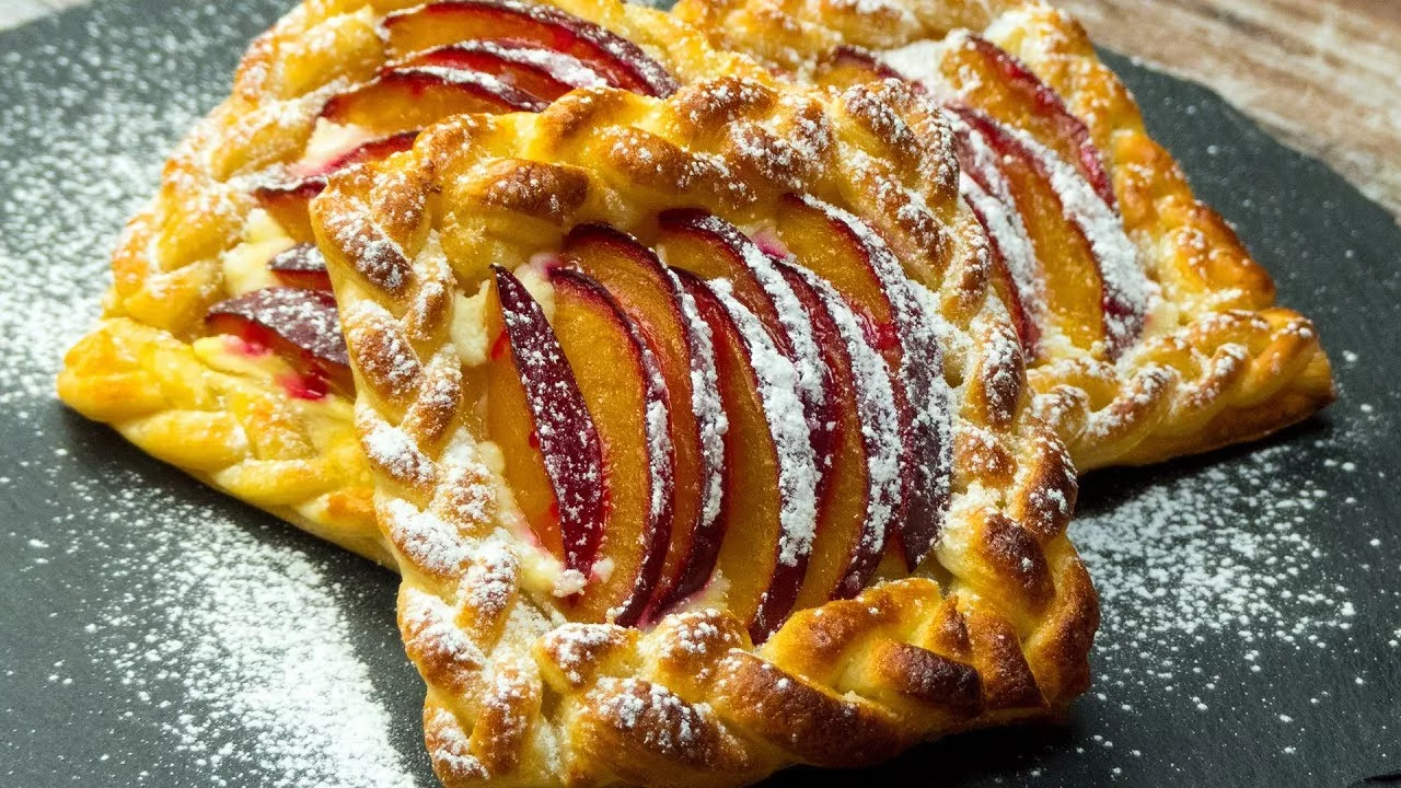 Kermakakku lehtitaikinasta ja grendžaj-luumuista