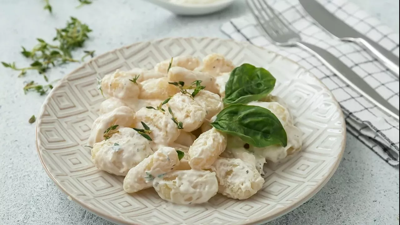 Nokki ja kerma-sipulikastike – helppo resepti laktoosittoman ruokavalion noudattajille.