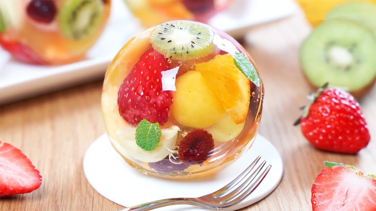 Hedelmäpunchin makuinen hyytelö on erikoinen tapa nauttia klassisesta juomasta.