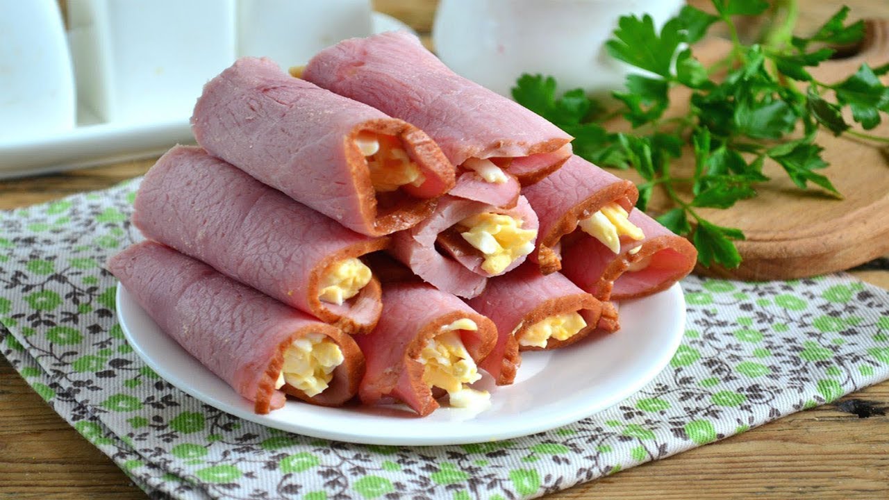 Valmistan nämä rullat sen jälkeen, kun olen keittänyt liemen. Kinkkuviipaleita, salaattia – ja minulla on valmis erinomainen alkupala.