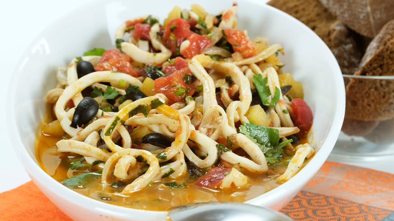 Aloita vuosi valmistamalla papu-, tomaatti- ja kalmarisalaatti.