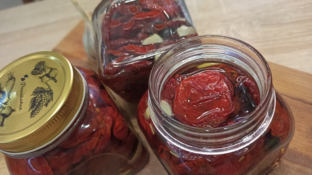 Kuinka valmistaa kuivattuja tomaatteja: 5 ainesosan hillokkeen resepti muutamassa vaiheessa