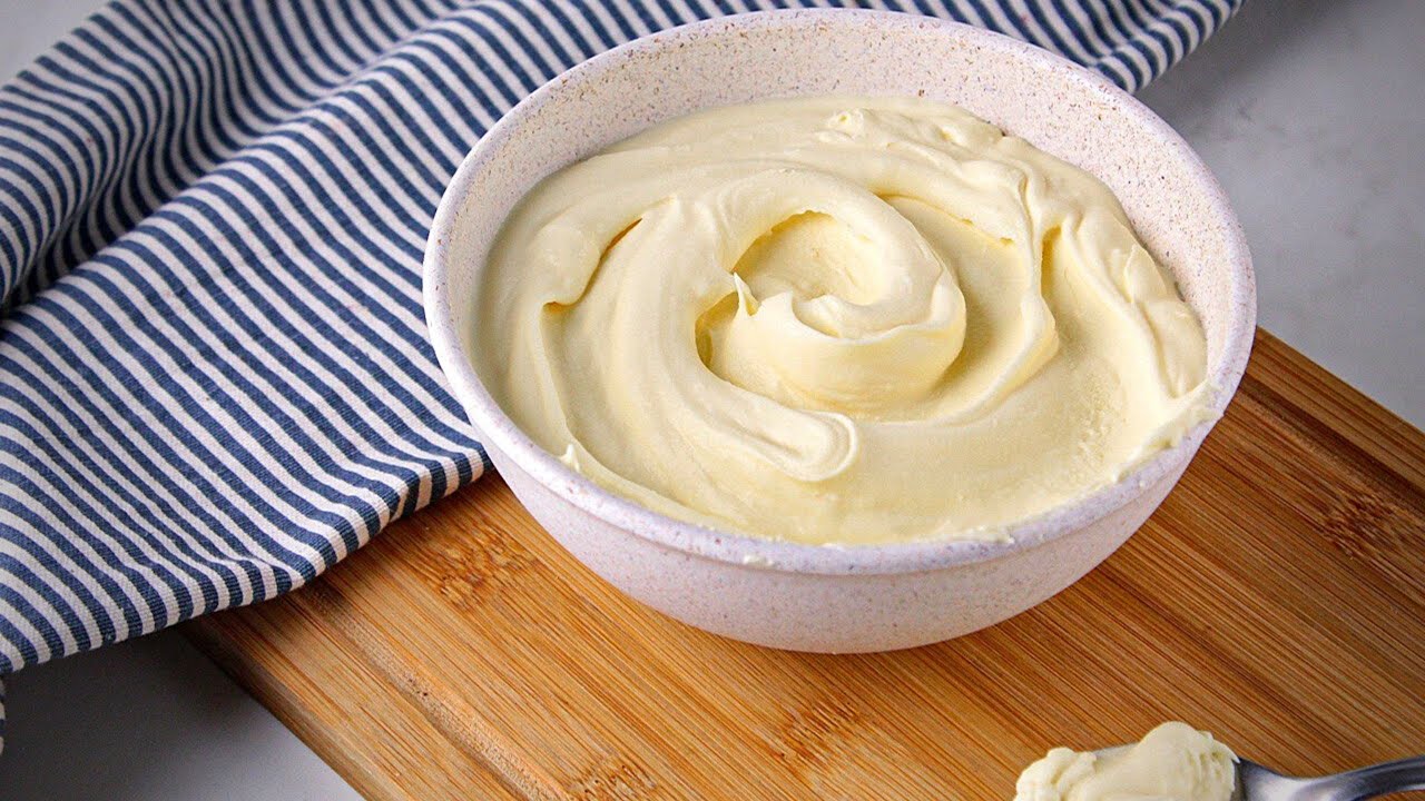 Mascarpone-kermakastike – hedelmien dippaamiseen 10 minuutissa.