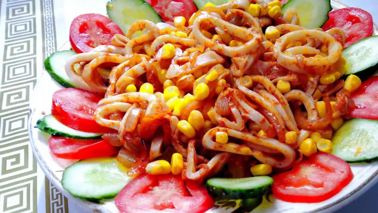 Aloita vuosi valmistamalla papu-, tomaatti- ja kalmarisalaatti.