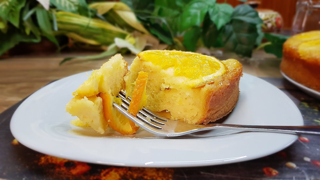 Oranssipiirakka luonnollisella mehulla: pehmeyden ja kevyen hapokkuuden kontrasti, joka sopii täydellisesti jälkiruoaksi.