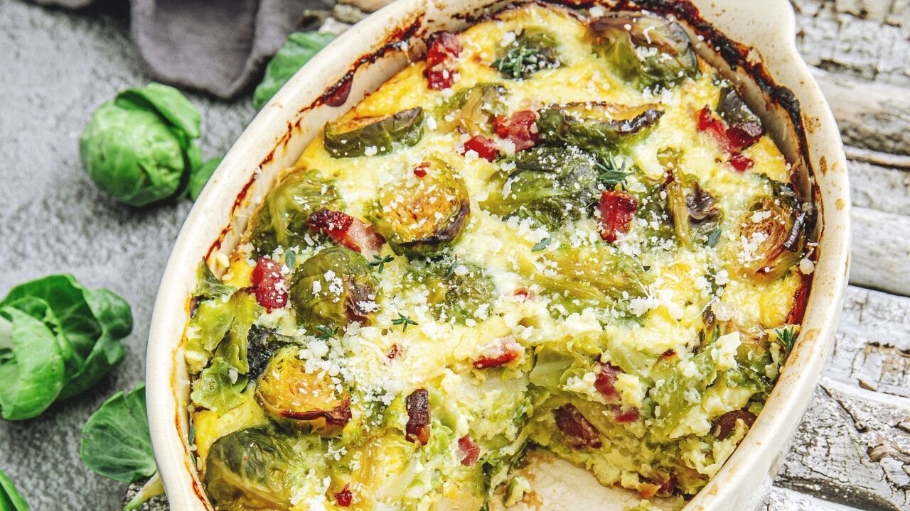 Herkullinen ruokalaji: ruusukaali-smetana-pekonikastike.