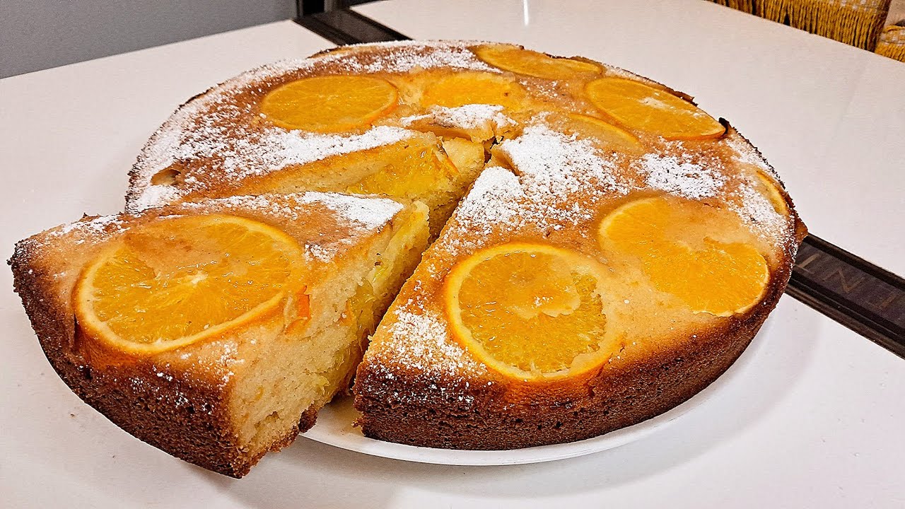 Oranssipiirakka luonnollisella mehulla: pehmeyden ja kevyen hapokkuuden kontrasti, joka sopii täydellisesti jälkiruoaksi.
