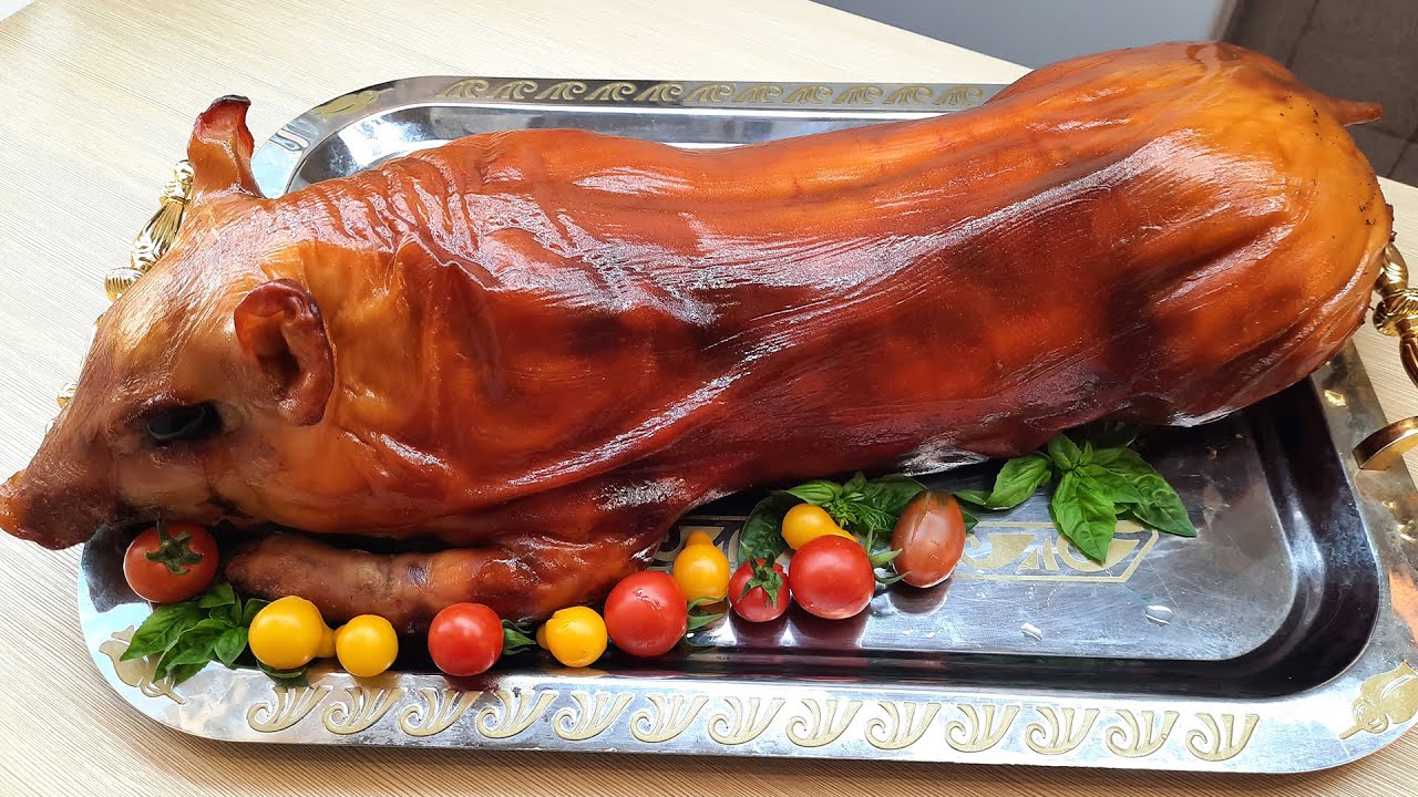 Se ei ole Segovia, mutta se on samanlainen: Repsol-matkaoppaassa vuodelta 2025 suositellaan maistamaan maitoporsasta tuntemattomasta kaupungista Extremadurassa.