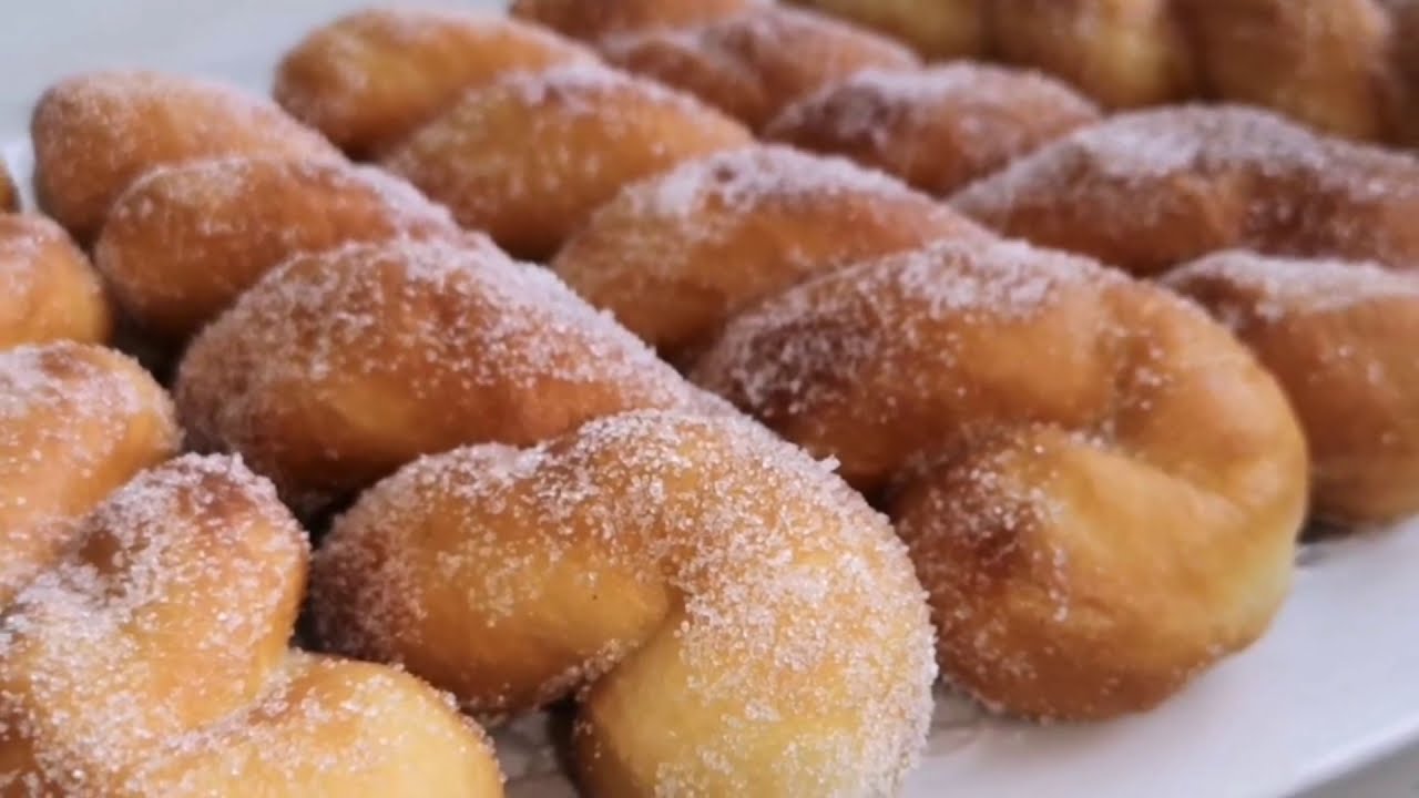 Kierretyt donitsit ovat erittäin suosittuja. Kokeile tätä helppoa karnevaalileivonnaisen reseptiä.