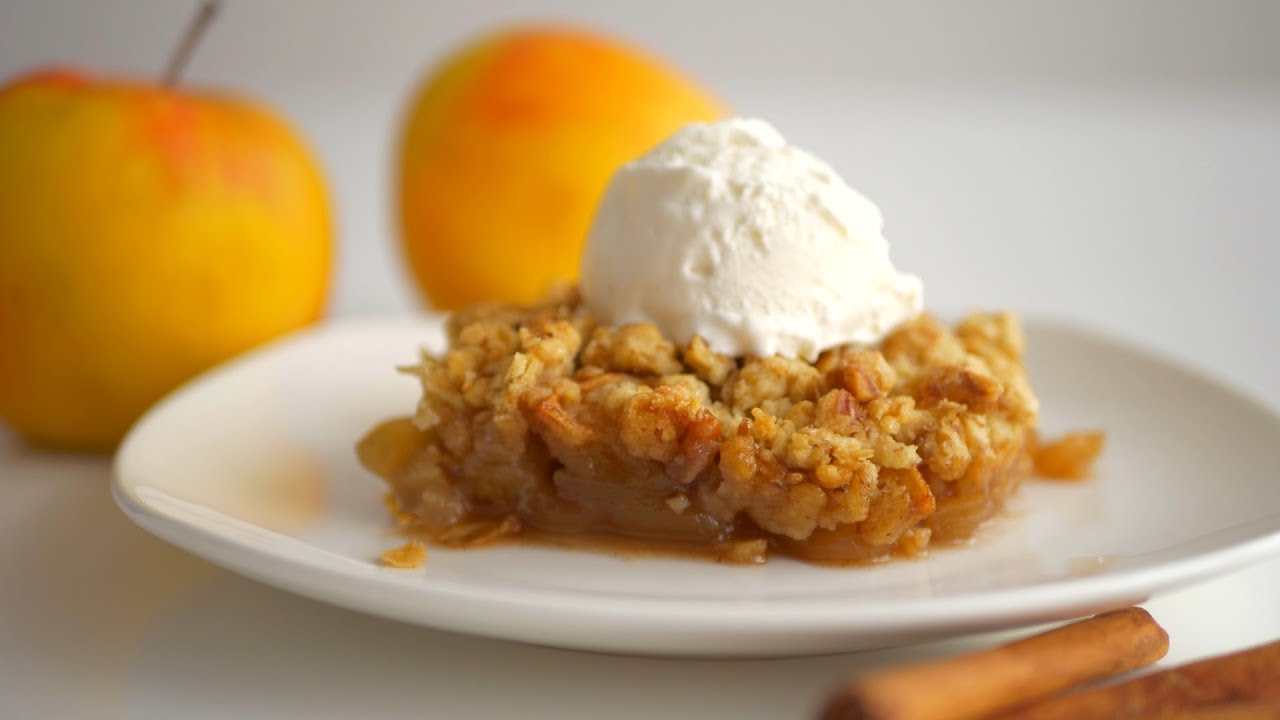 Uudenvuoden jälkiruoka: rapea omenacrumble – täydellinen päätös illalle.