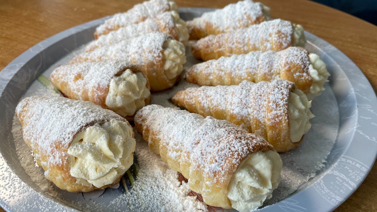 Leivonnaisten sarvien resepti kermalla täytettynä: erittäin helppo, nopea ja vain muutamia ainesosia sisältävä resepti.