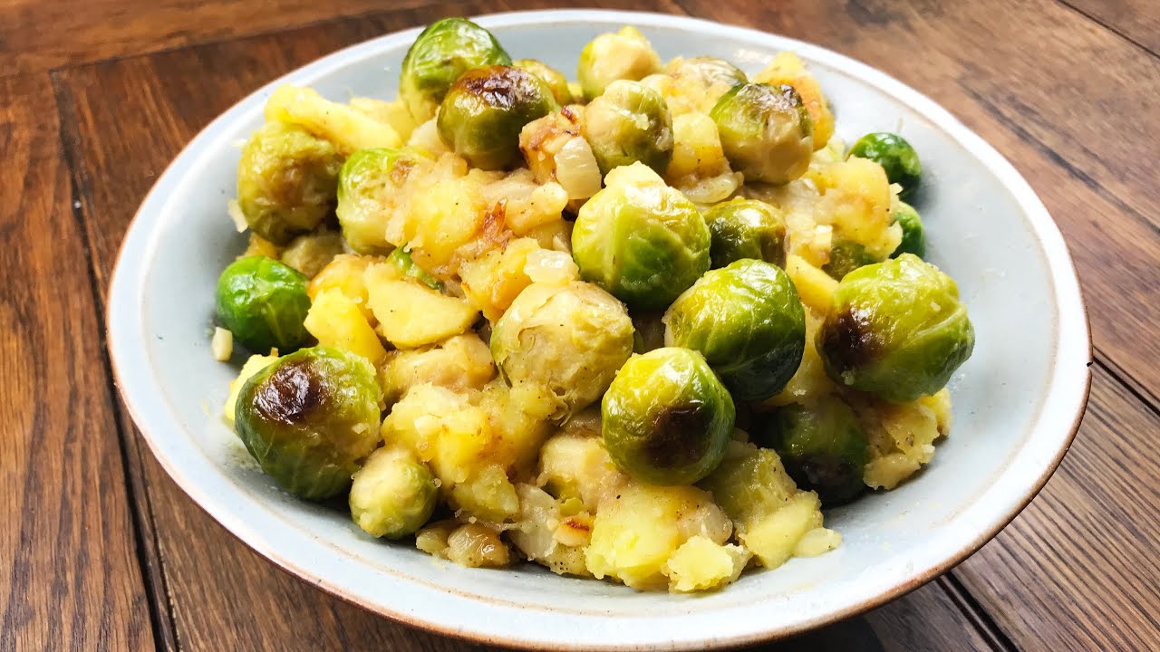 Paistettu ruusukaali ja perunat: täyttävä ruoka talveksi.