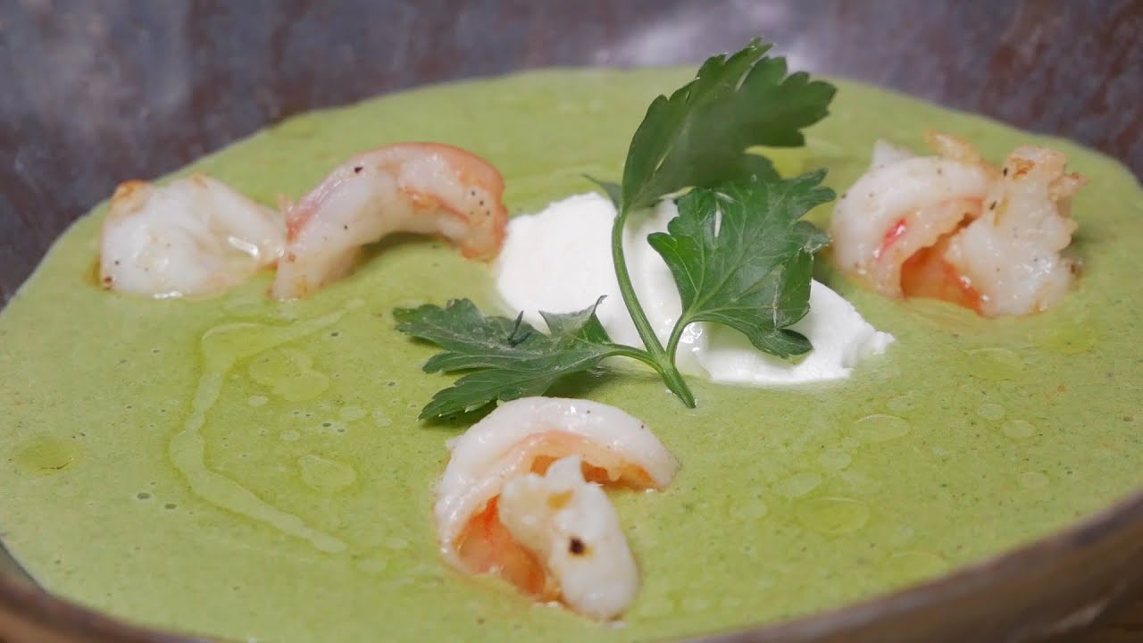 Porkkanakastike ja kukkakaali-sipulikeitto katkaravuilla: terveellinen ja kevyt illallinen.