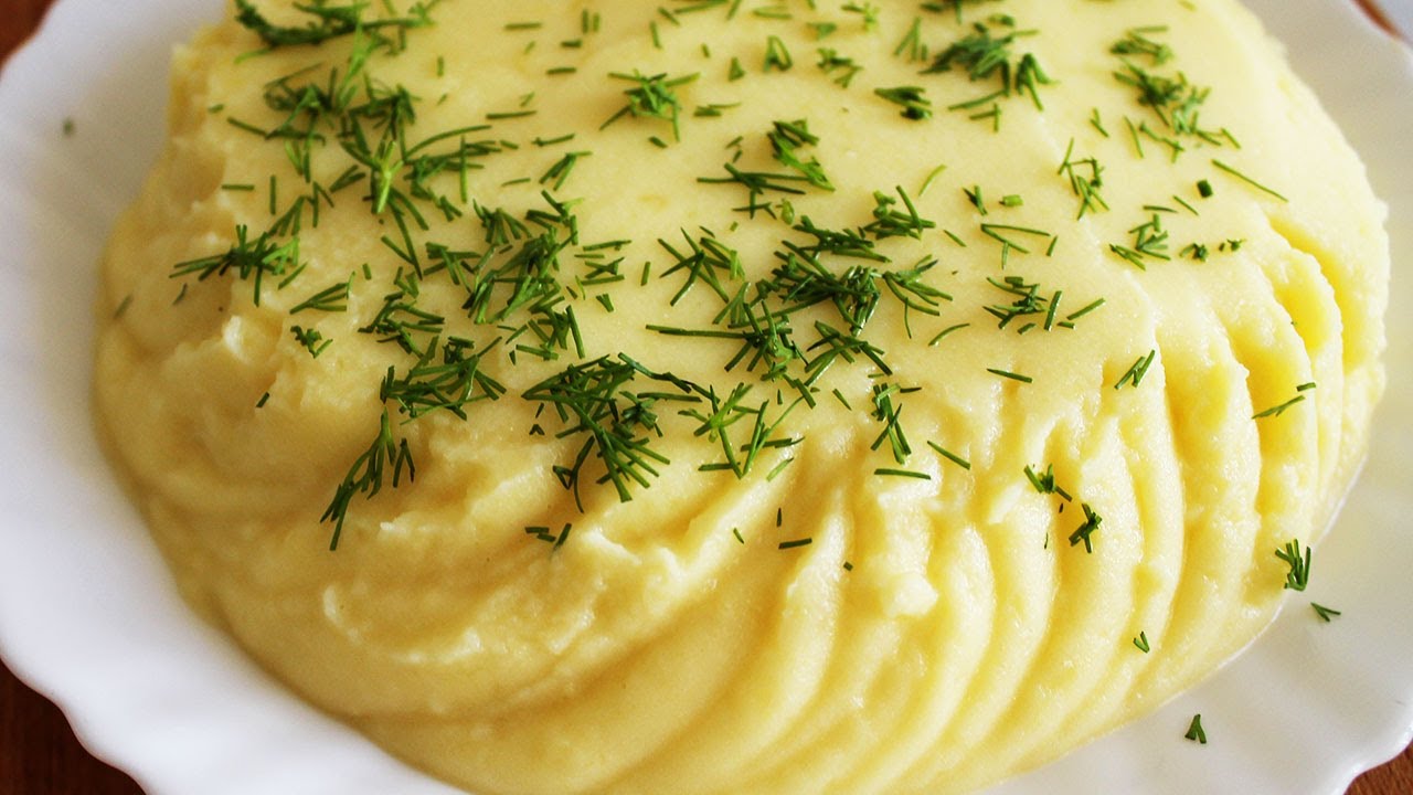 Kuinka valmistaa uskomattoman kermainen perunamuusi: ammattikokkien salaisuus.