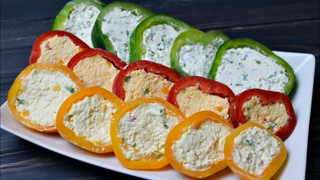 Tunnet, anjoviksilla ja juustolla täytetyt paprikat ovat helppo ja maukas alkupala juhlapöytään.