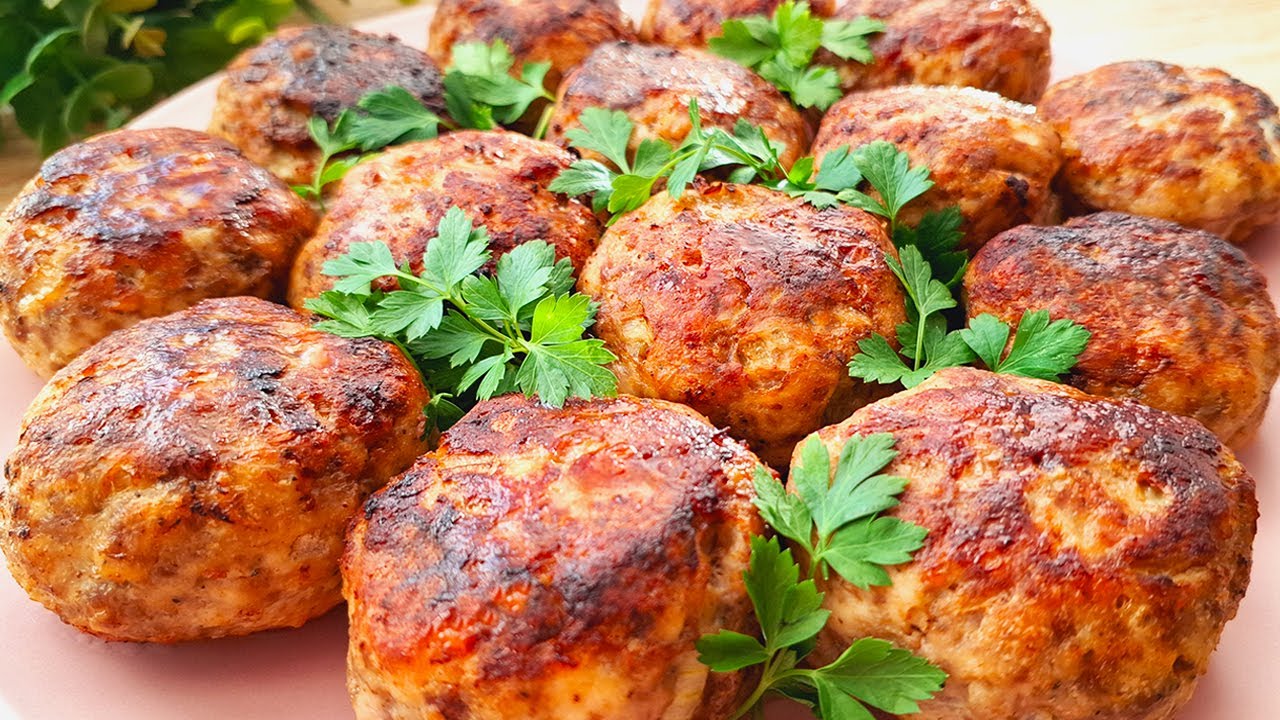 Sain tietää mehukkaiden lihapullien valmistuksen salaisuuden Zvardonyn maanviljelijän vaimolta. En lisää maitoa ja käytän suhdetta 1:1.