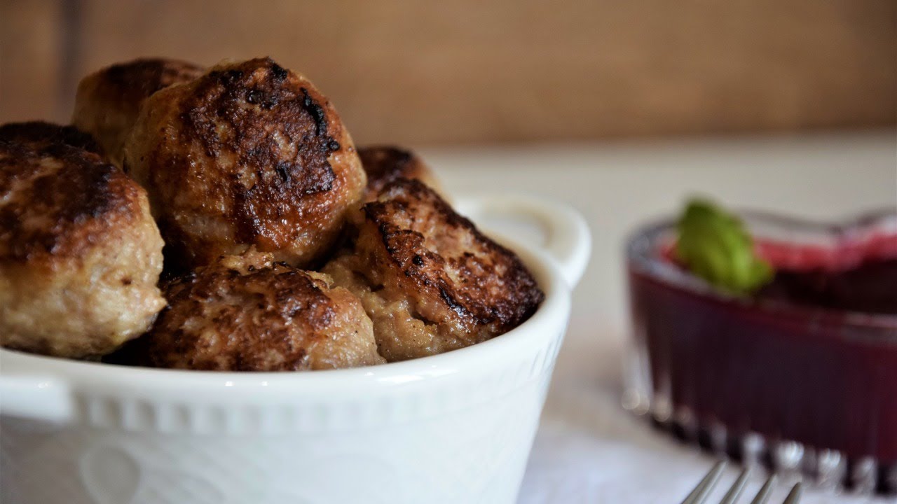 Sain tietää mehukkaiden lihapullien valmistuksen salaisuuden Zvardonyn maanviljelijän vaimolta. En lisää maitoa ja käytän suhdetta 1:1.