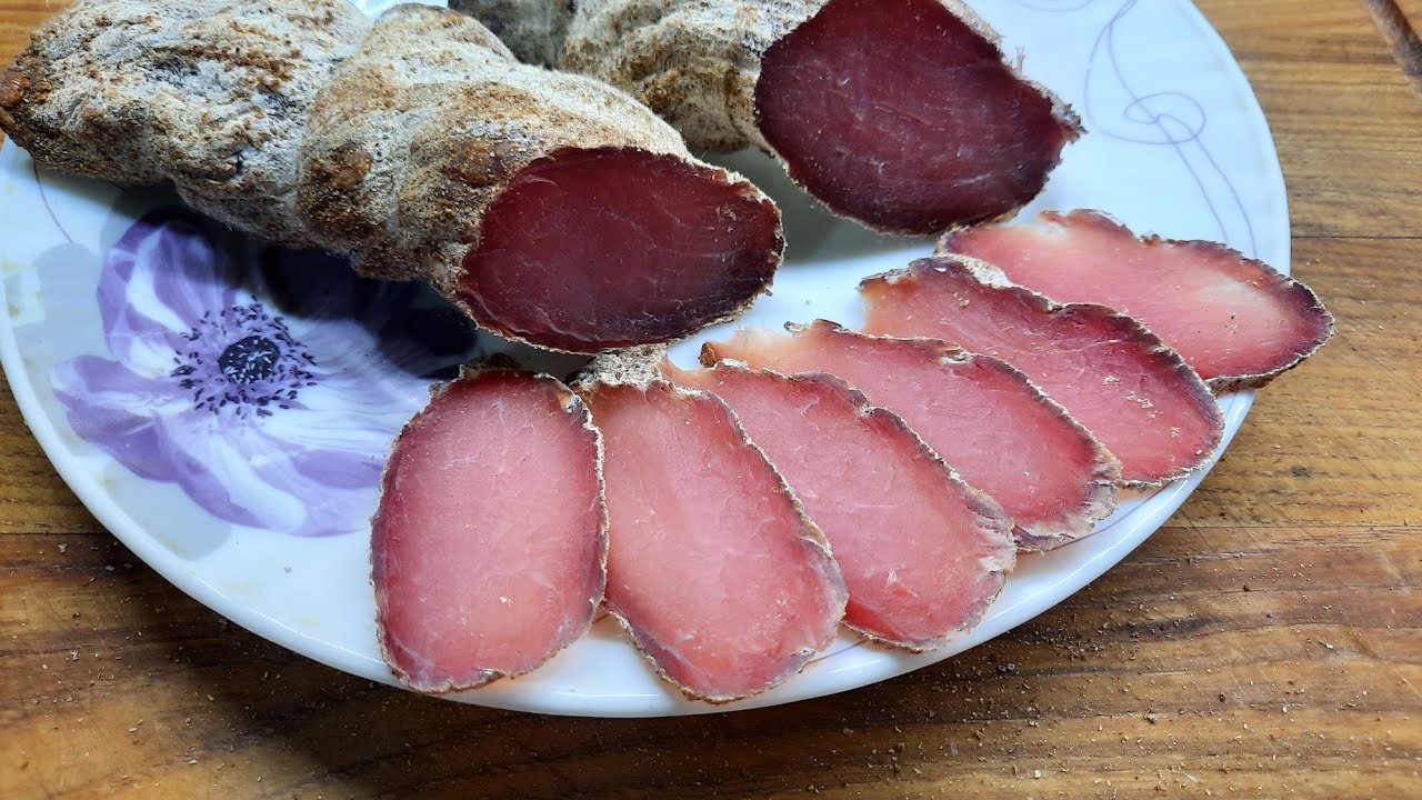 Kuivattua lihaa koskeva asiantuntija Víctor Sanchego paljastaa laadukkaan kinkun valinnan salaisuuden: ”Korkein luokka”.