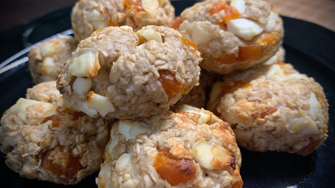 Sekoitan lasillisen kaurapuuroa ja vähän tuorejuustoa: 20 minuuttia uunissa – ja pöydällä on vuori herkkuja teetä varten