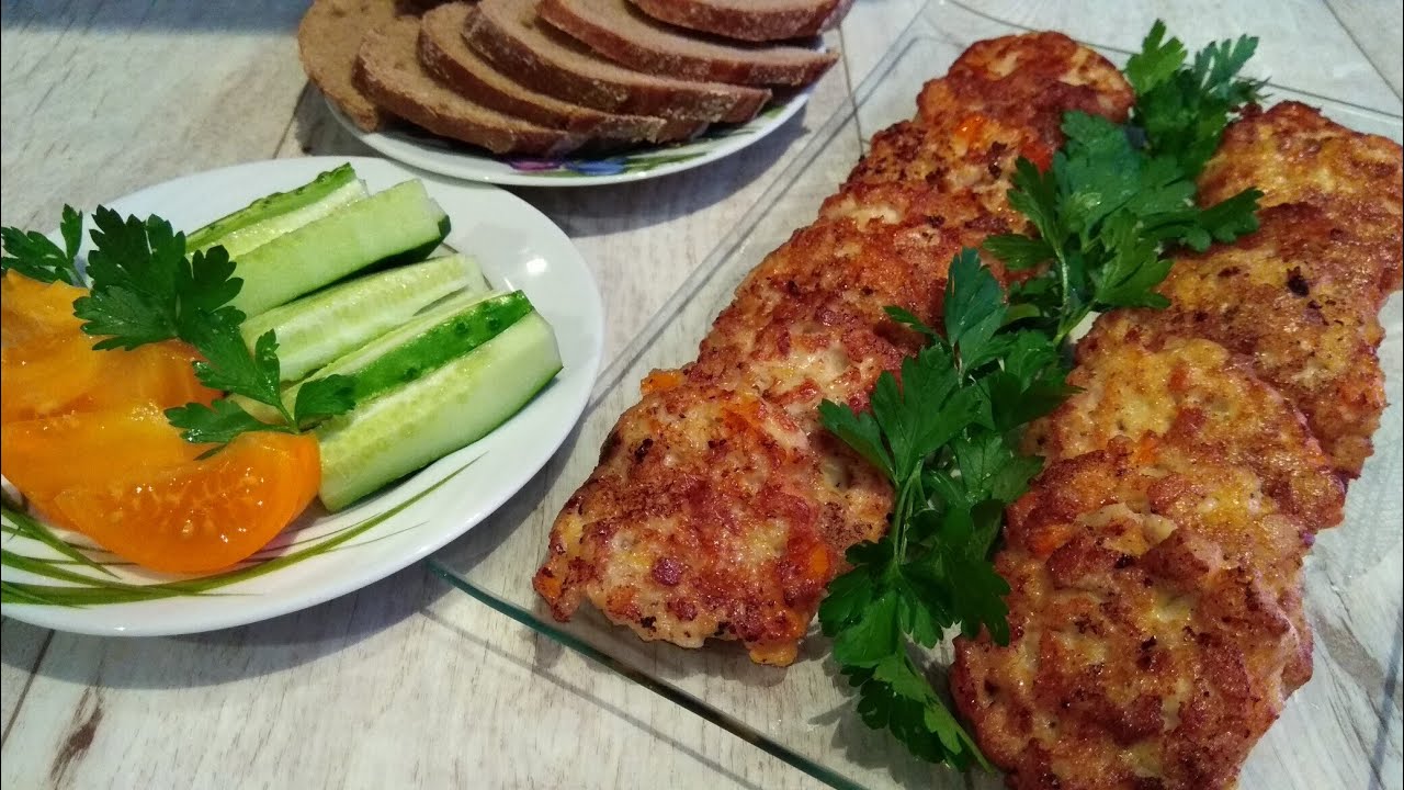 Jauhelihapihvit. Pihvit ovat mehukkaita ja hieman mausteisia.