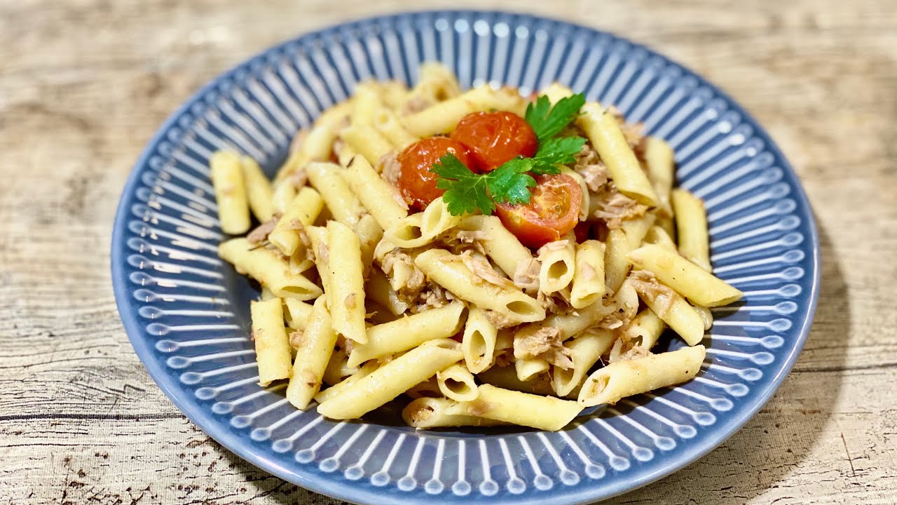 Tonnikalapasta ilman majoneesia, valmistuu 3 minuutissa. Nopea, helppo ja proteiinipitoinen.