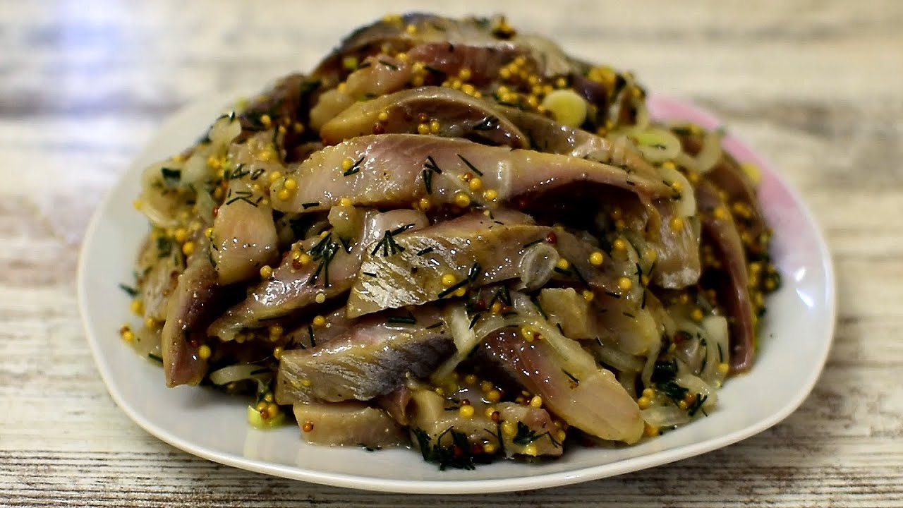 Kashubian tapaan valmistettu silli ja herkkusienet – täydellinen alkupala jouluaattona (valmistakaa se edellisenä päivänä).