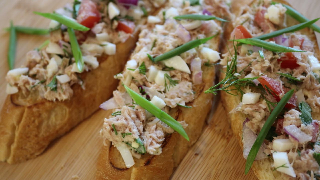 Kaalista ja tonnikalasta valmistettujen voileipien täyte – nopea, maukas ja täyttävä.