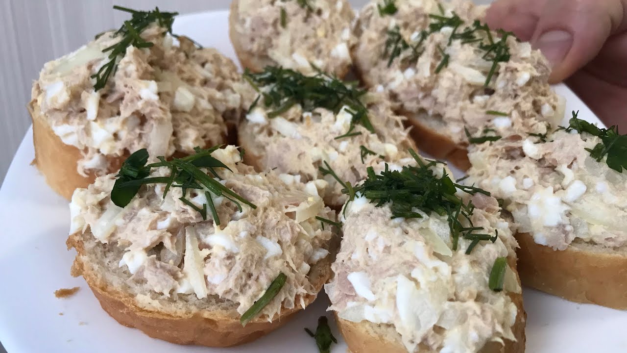 Kaalista ja tonnikalasta valmistettujen voileipien täyte – nopea, maukas ja täyttävä.