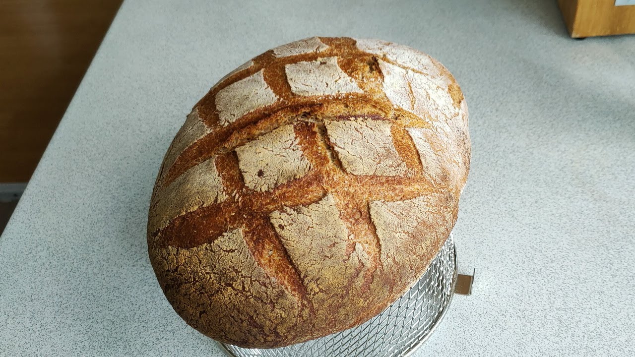 Nopea hiivaleipä leivontamuotista – ilman hapanleipää, pehmeä ja kimmoisa.