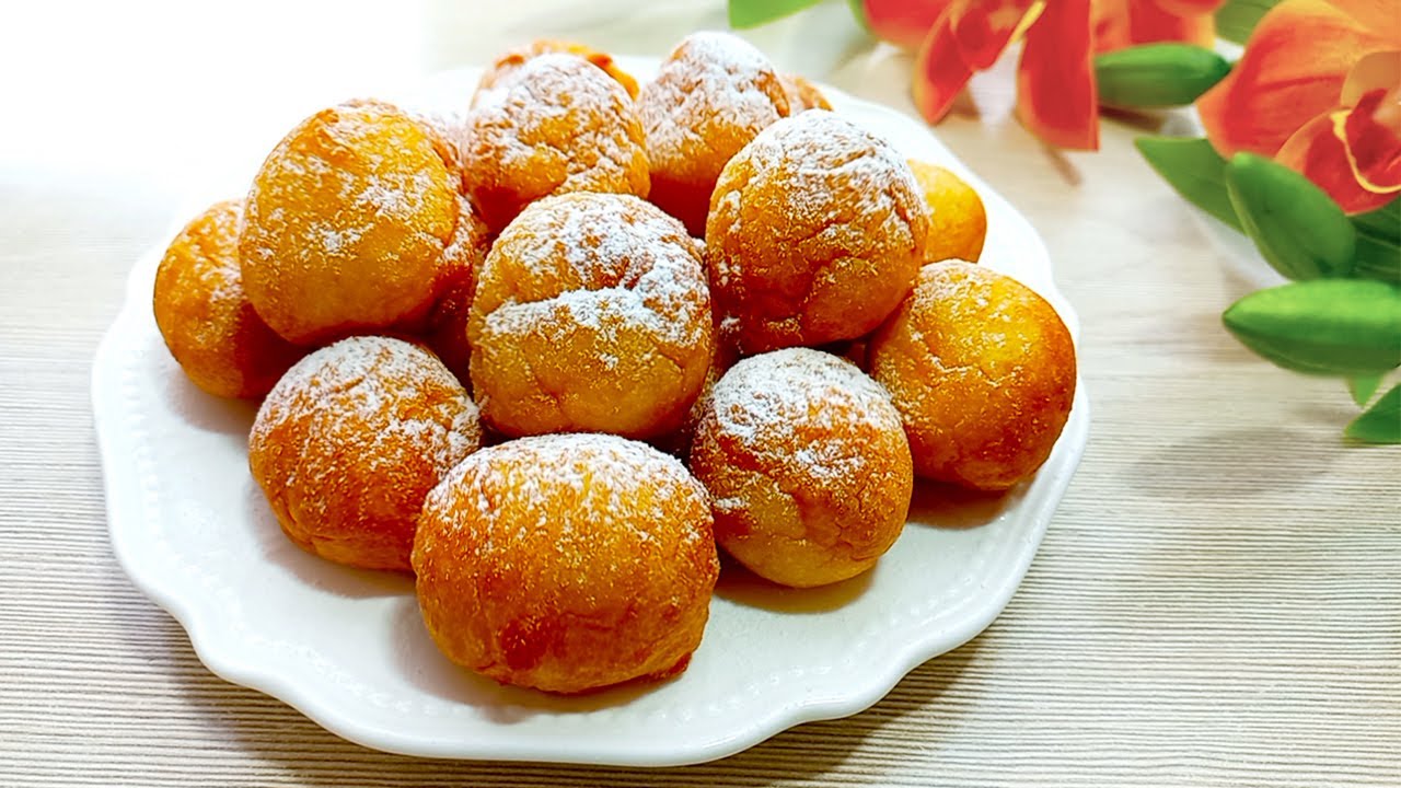 Karnevaalin aikana leivon suuria määriä jogurttiminidonitseja 4 minuutissa. Ilman hiivaa, ilman taikinan vaivaamista, ja ne ovat kevyitä kuin höyhen.