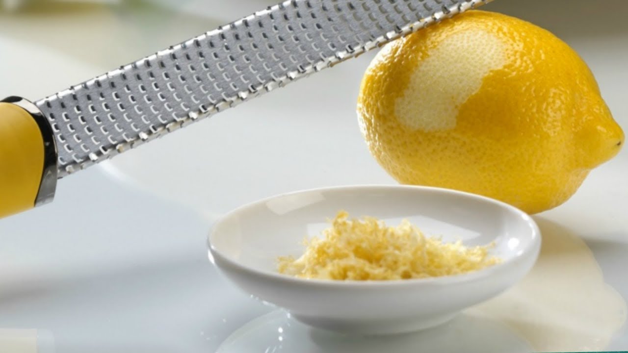 Sitruunankuoren keittäminen keittiössä: miksi se on suositeltavaa ja miten sitä voidaan hyödyntää?