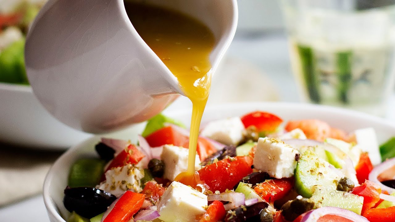 Kreikkalainen salaatinkastike: parantaa minkä tahansa salaatin makua.