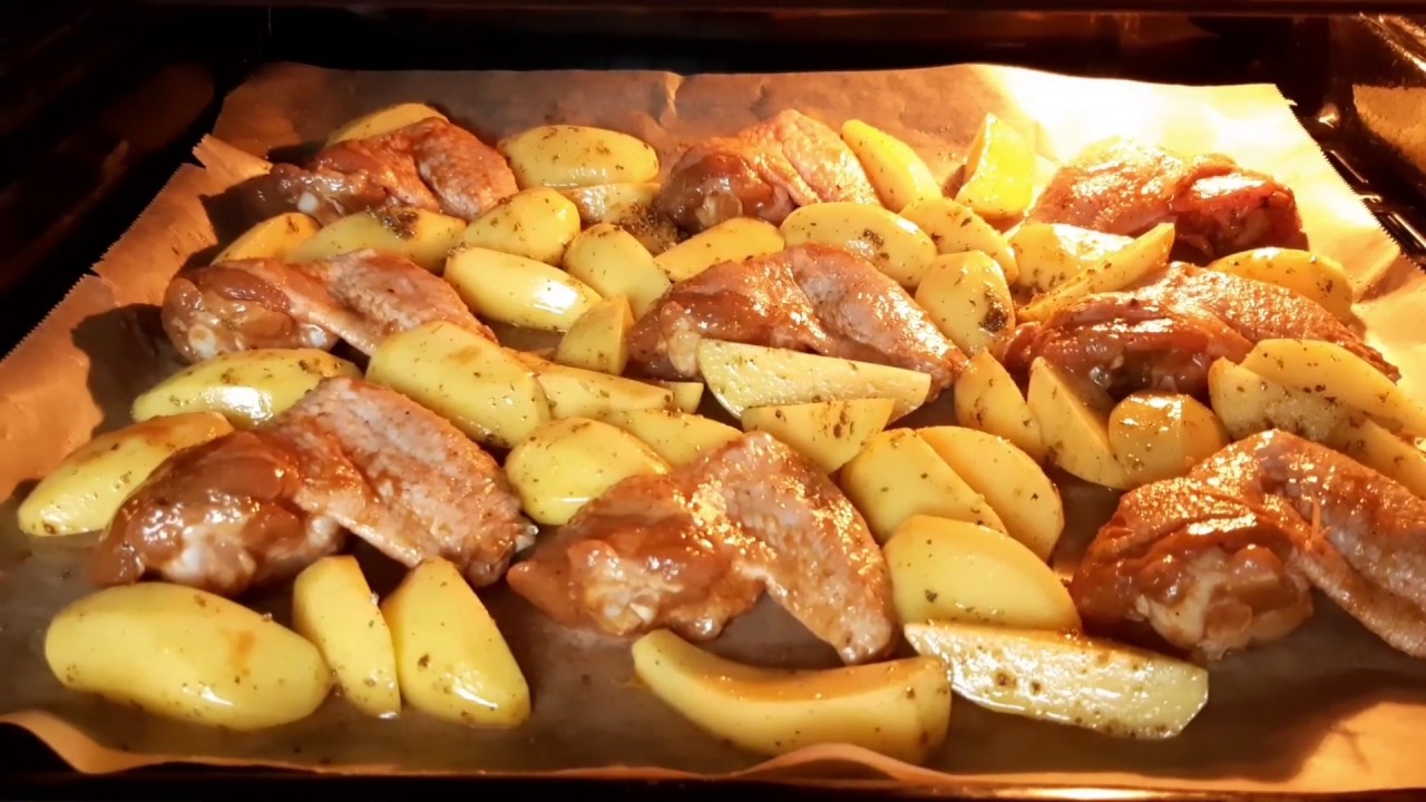 Sekoita 7 minuuttia ja laita uuniin: valkosipuliset kanansiivet ja perunat – tuoksu houkuttelee kaikki paikalle