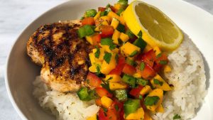 yksinkertainen, helppo ja edullinen muhennos: kanaa ja mangoa.