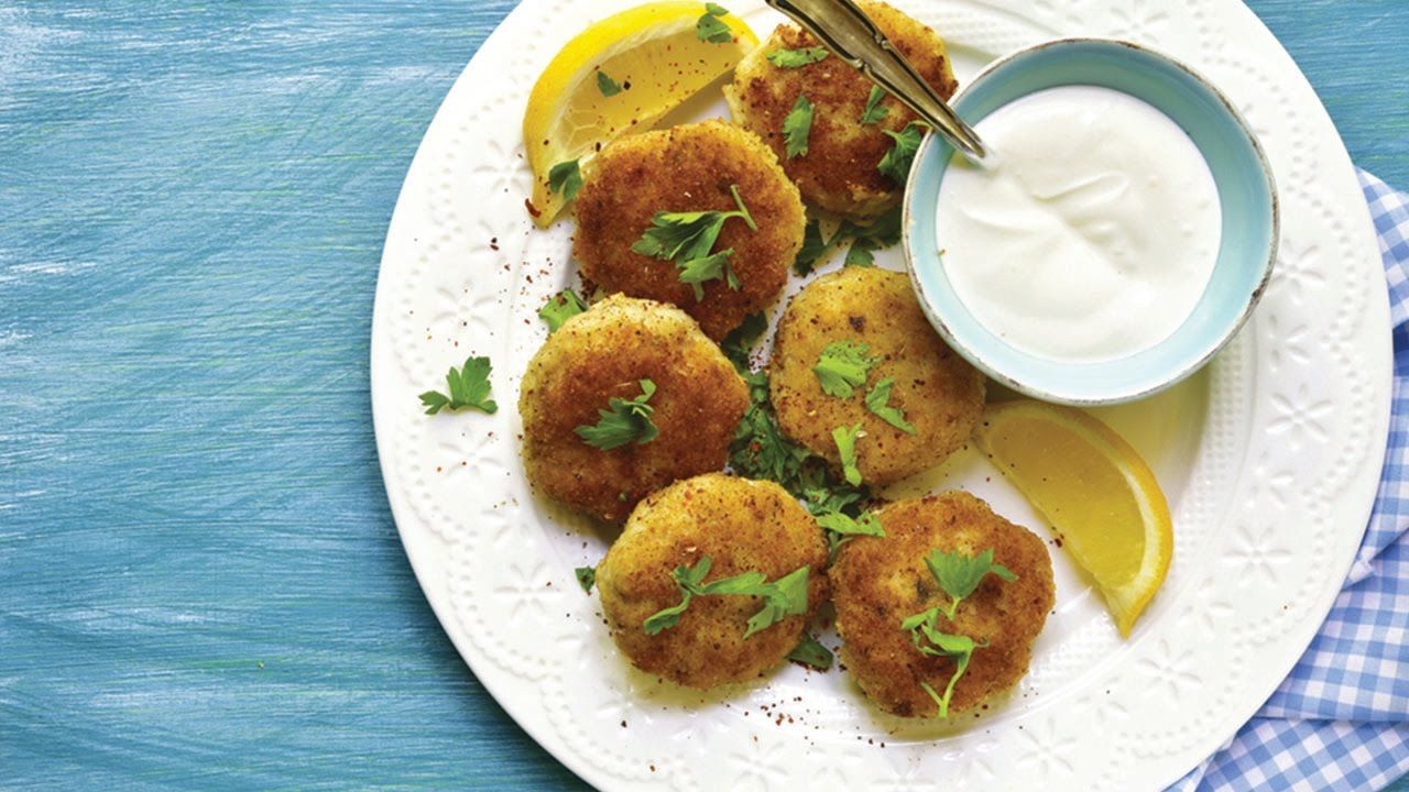 Kuinka valmistaa kalakroketit: yksinkertaisin vaiheittainen ohje tämän klassisen hoki-alkupalan valmistamiseen.)