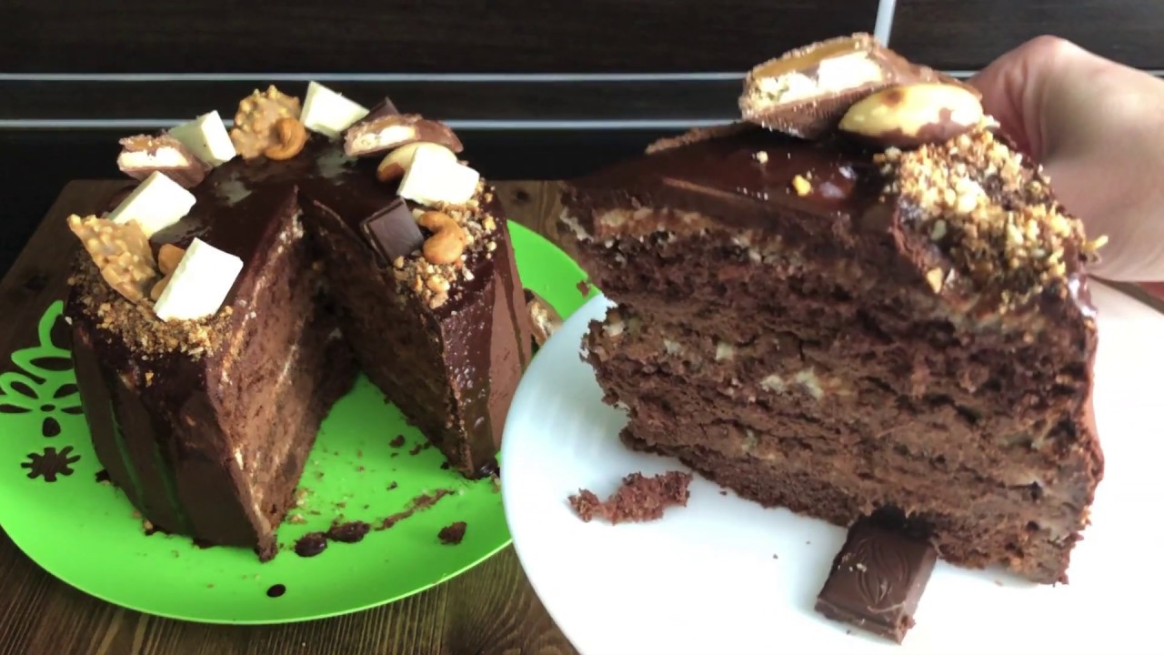 Suklaa-pähkinäkakku muutamassa vaiheessa: helppo resepti keksipohjalla.
