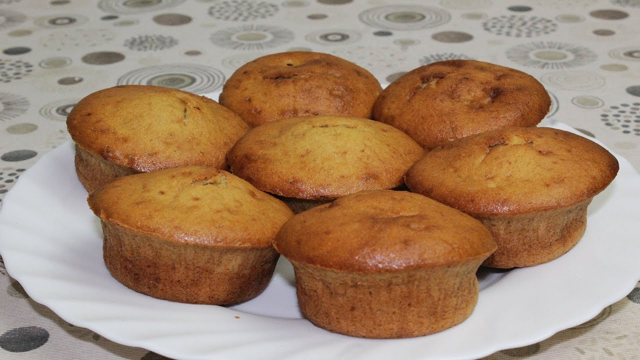 Banaanilla, kaurapuurolla ja pähkinöillä täytetyt muffinit, gluteenittomat ja sokerittomat.