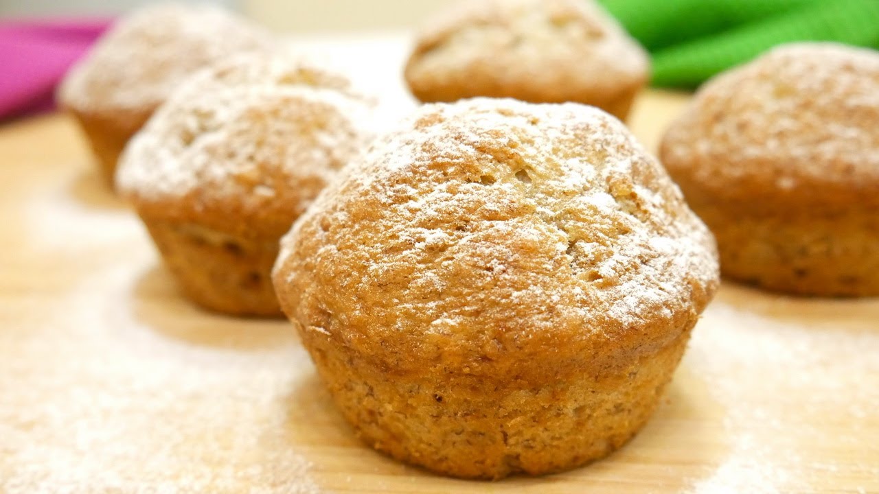 Banaanilla, kaurapuurolla ja pähkinöillä täytetyt muffinit, gluteenittomat ja sokerittomat.