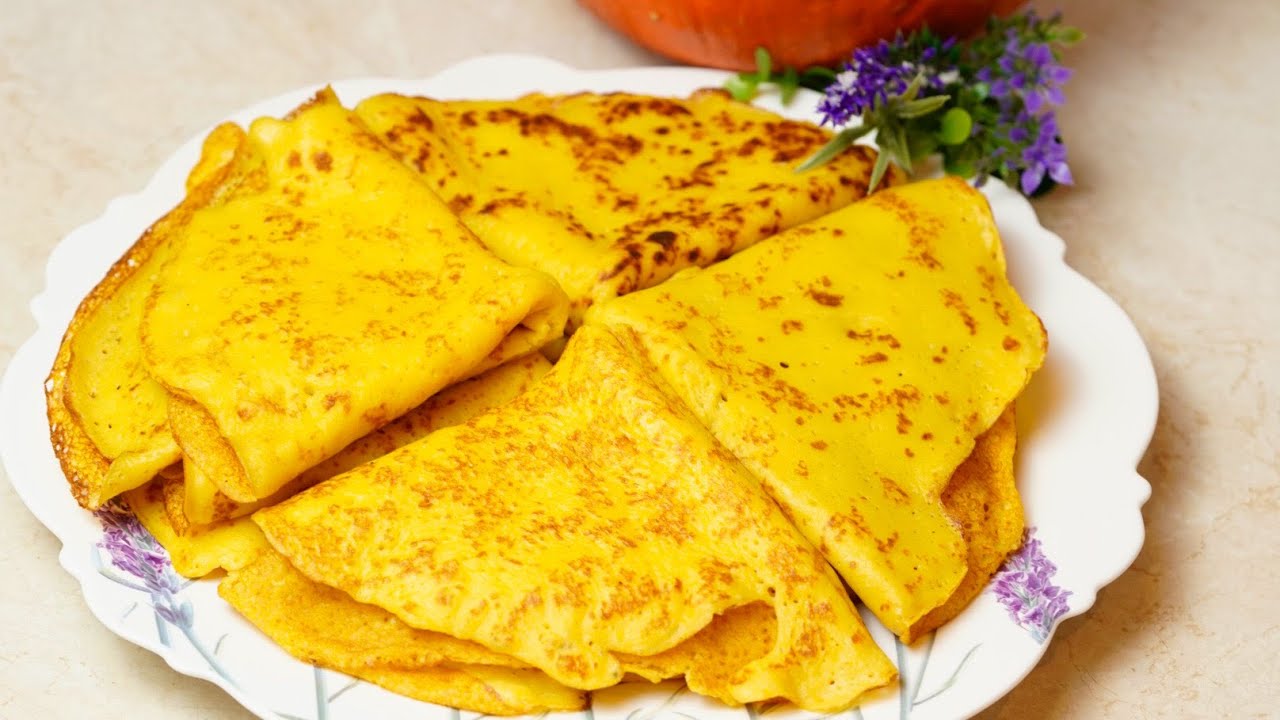 Kurpitsapannukakut ovat henkilökohtainen suosikkini aamiaiseksi: ne ovat ohuita, eivät repeä ja maistuvat hyvältä.