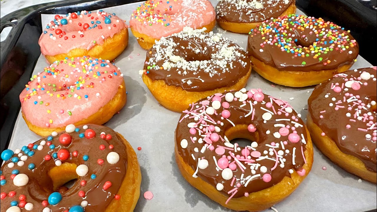 Flan-donitsit ovat ihanteellinen makea herkku kahvin tai teen kanssa.