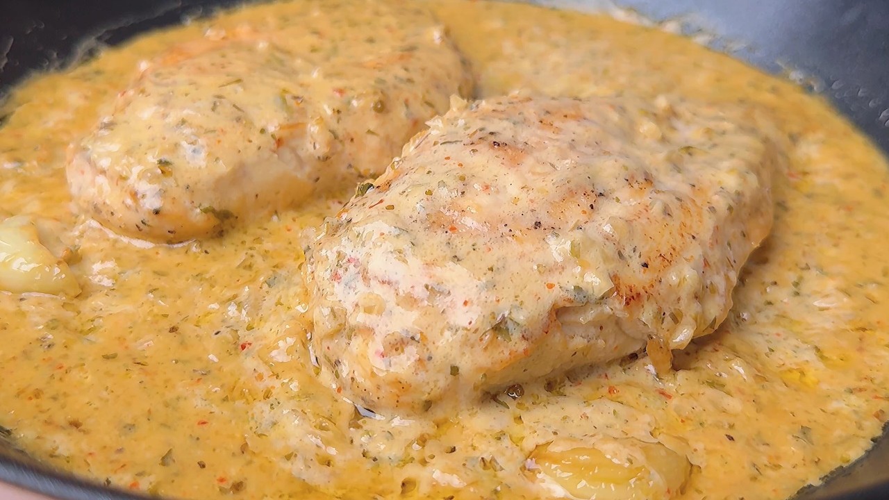 Kananrintaa kastikkeessa. Erittäin helppo vaiheittainen resepti.