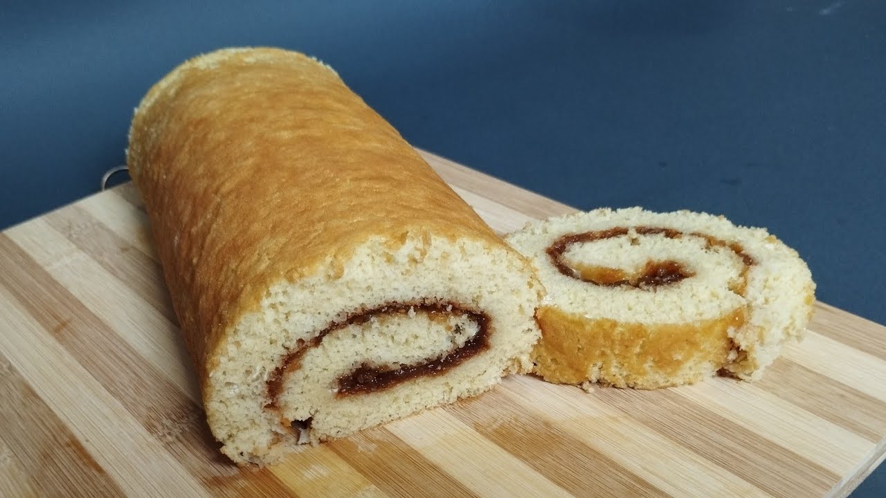 Rulla ”Mehiläisen pisto”: helppo resepti manteli- ja kermakakulle.