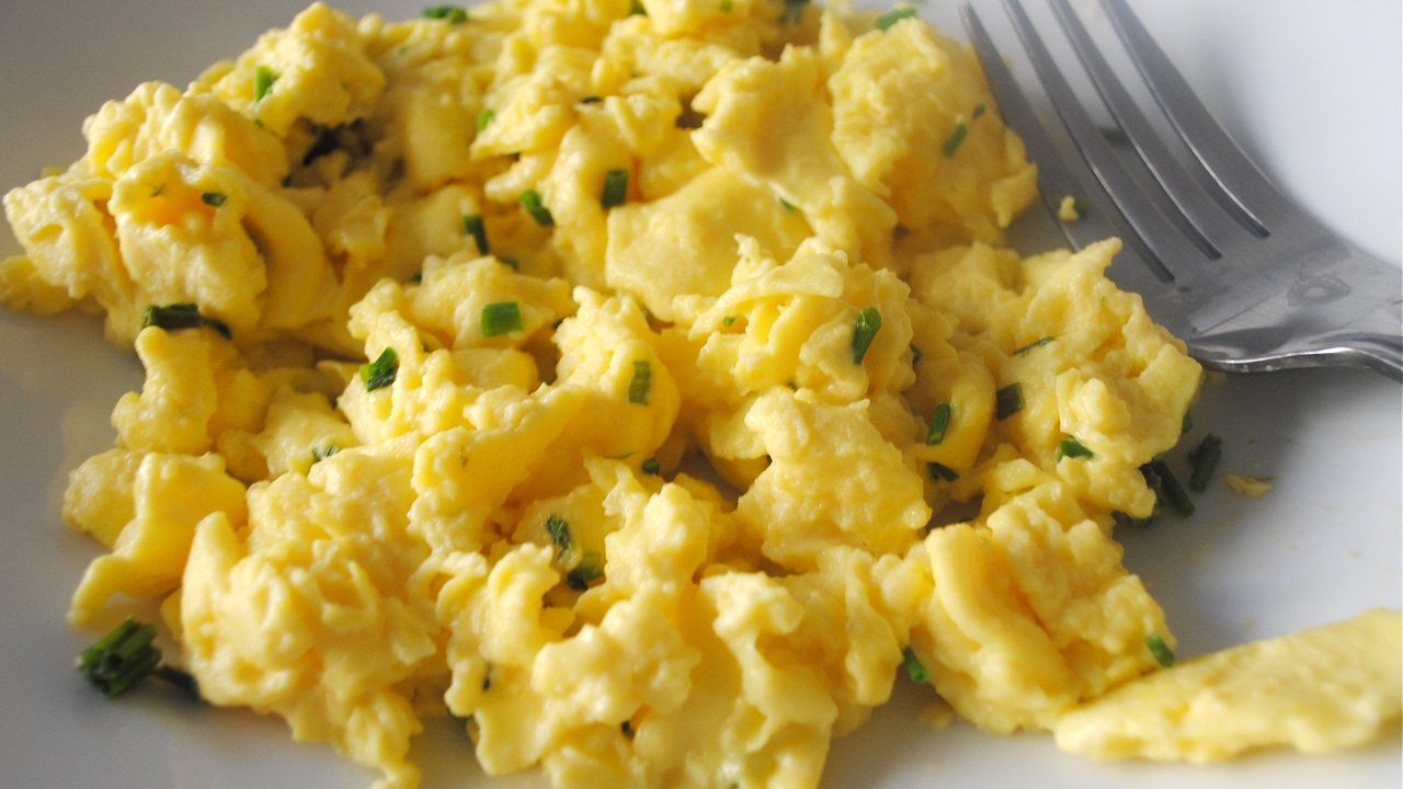 Tämän munakkaan valmistamiseen ei tarvita paistinpannua.