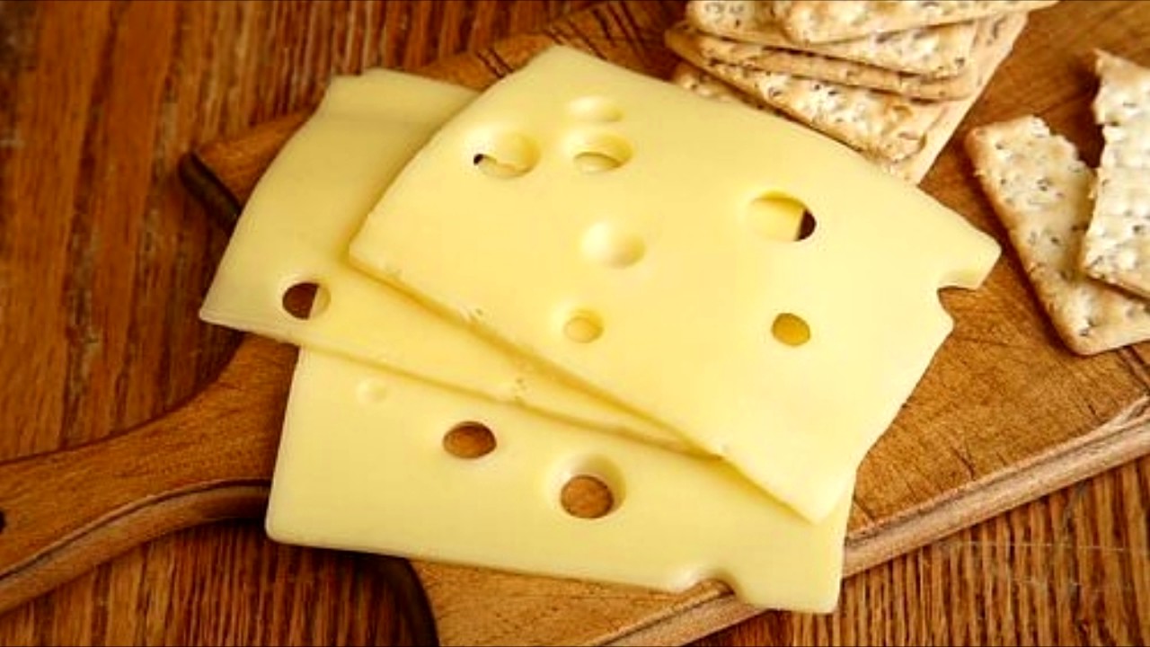 Jos syöt keltaista juustoa, valitse tämä. Se on miedon pähkinäinen, vähäsuolainen ja proteiinipitoinen.