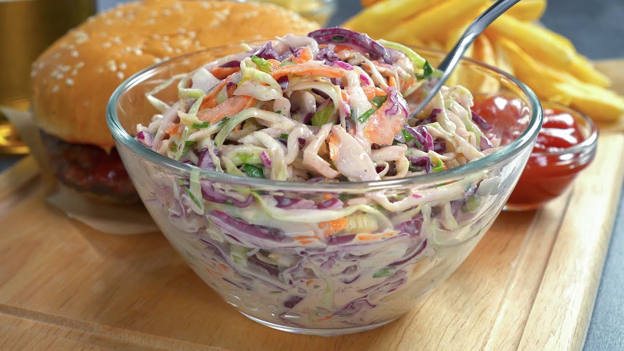 10 minuuttia ja 4 ainesosaa: salaatti, joka korvaa klassisen coleslaw-salaatin.