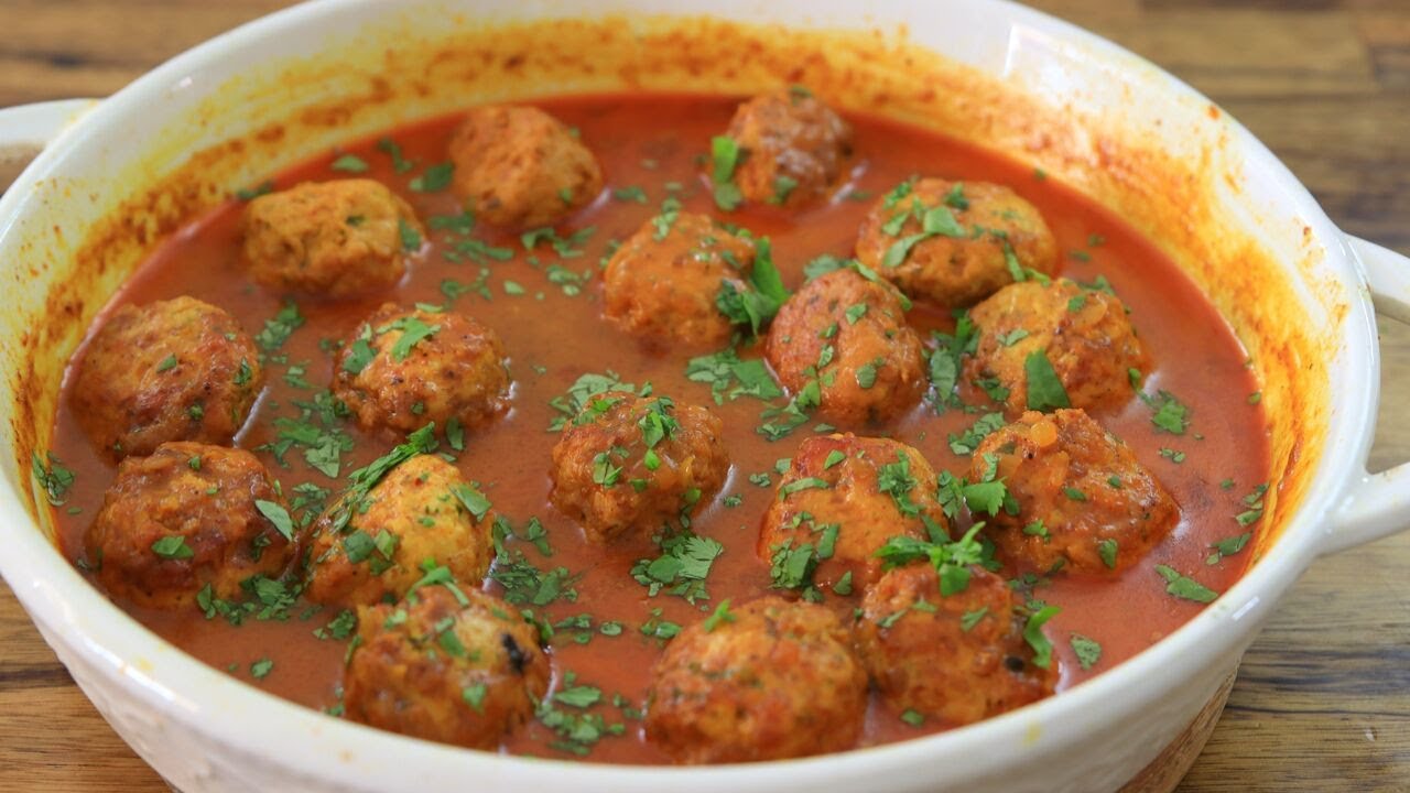 Kananlihamykyjä curryssa: kahden klassisen ruokalajin yhdistelmä yhdessä reseptissä.