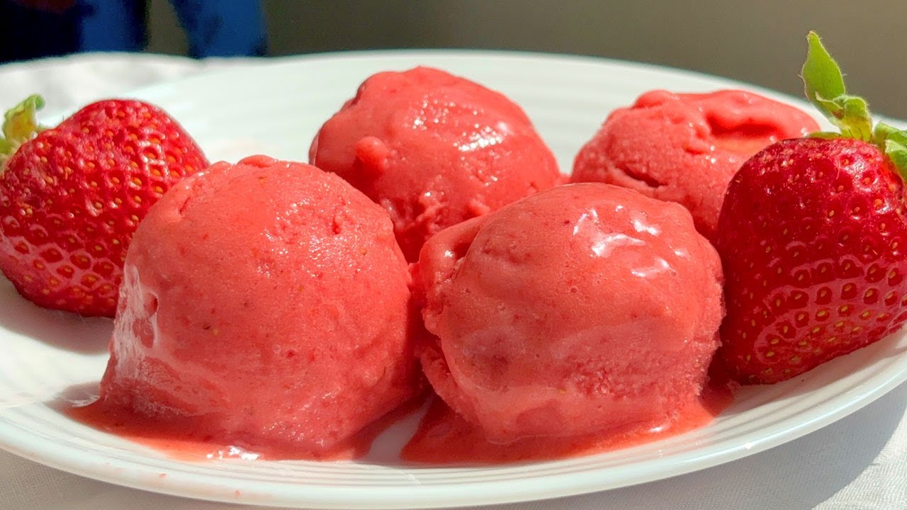 Kuinka valmistaa kotitekoista jäätelöä: 3 helppoa, kermaista ja virkistävää reseptiä kesälomalle.