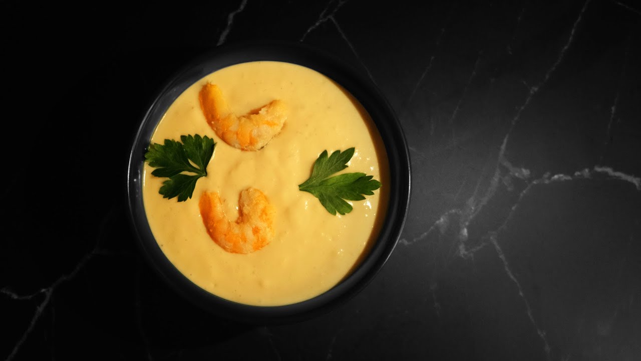 Kermainen maissikeitto katkaravuilla – valmistuu 25 minuutissa, mausteinen ja yllättävän mieto.